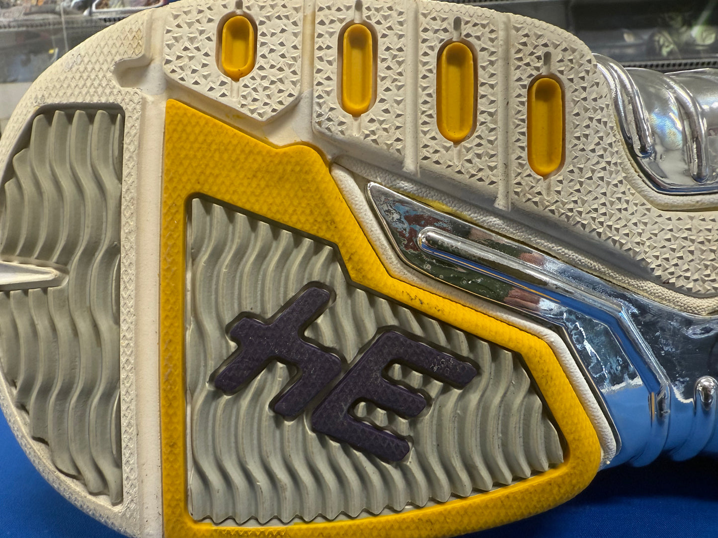 Shaquille O’Neal Autographed Signed Size 22 Game Worn Shoe Lakers Authentication